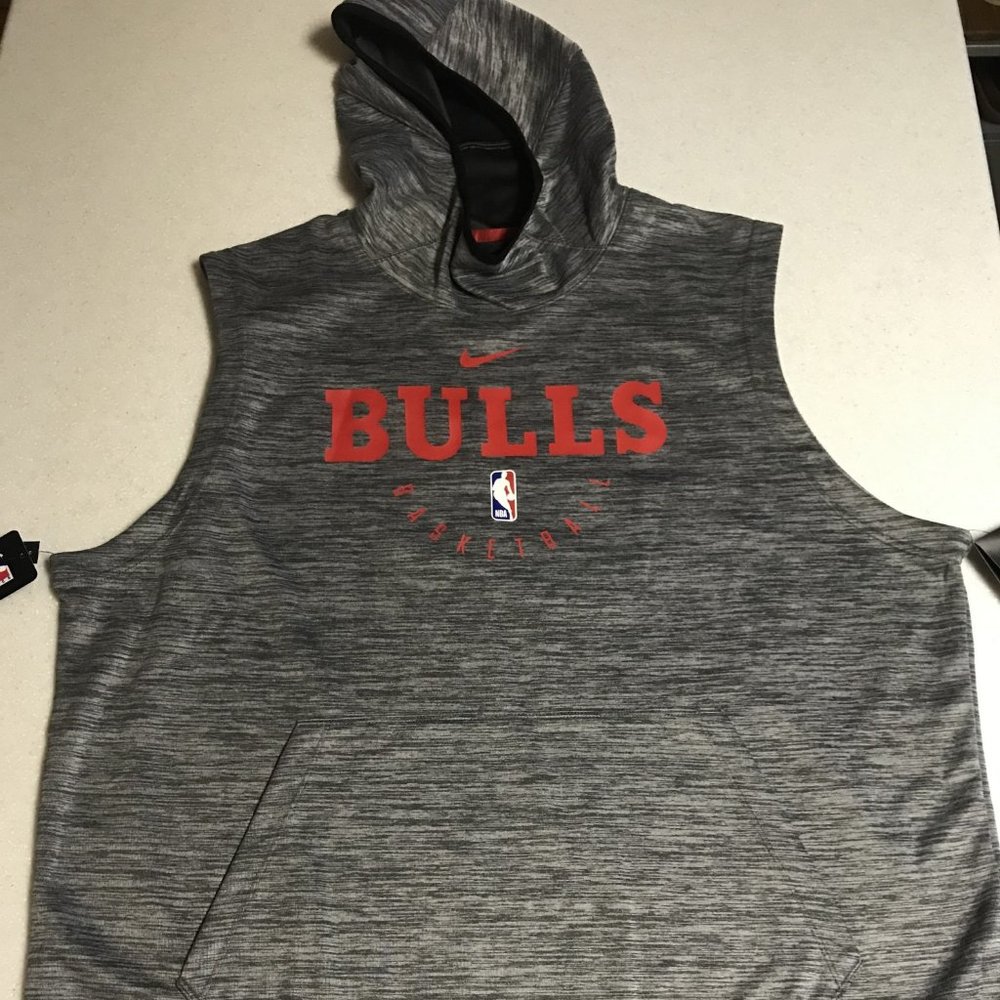 SOLD*NWT* Nike Chicago Bulls Mens Hooded Vest Grey